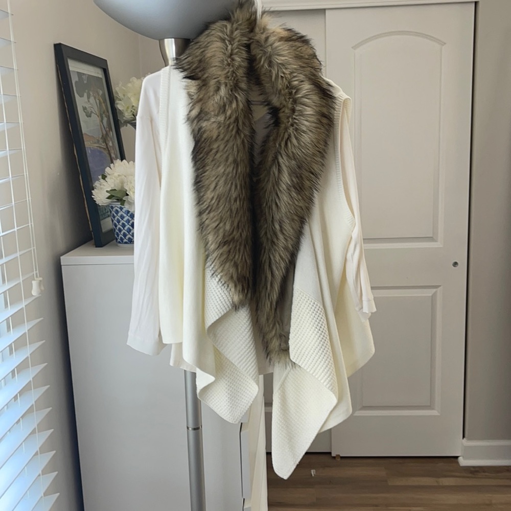 Michael Kors ivory open drape sleeveless sweater with faux fur collar
